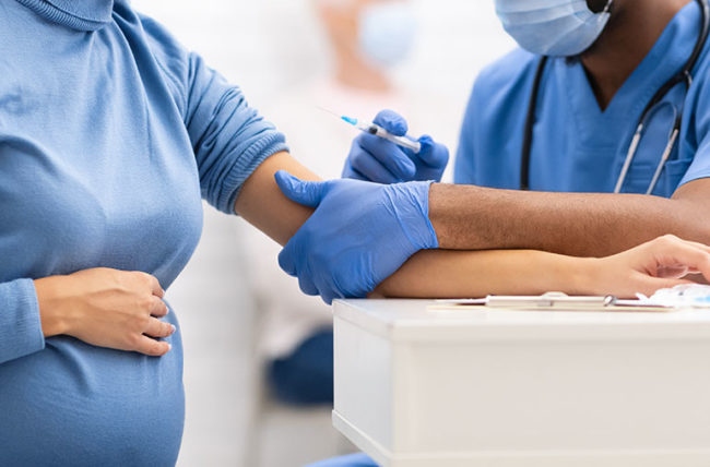 Chuyên gia y tế Australia hối thúc phụ nữ mang thai tiêm vaccine Covid-19